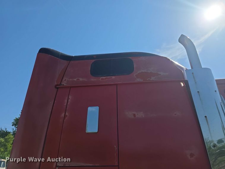image for item FH6043 1999 Western Star 4900 semi truck
