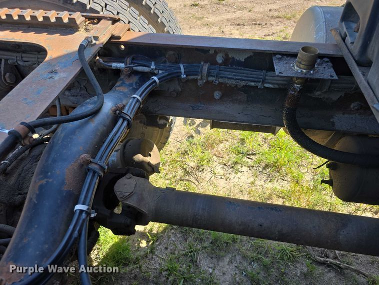 image for item FH6043 1999 Western Star 4900 semi truck