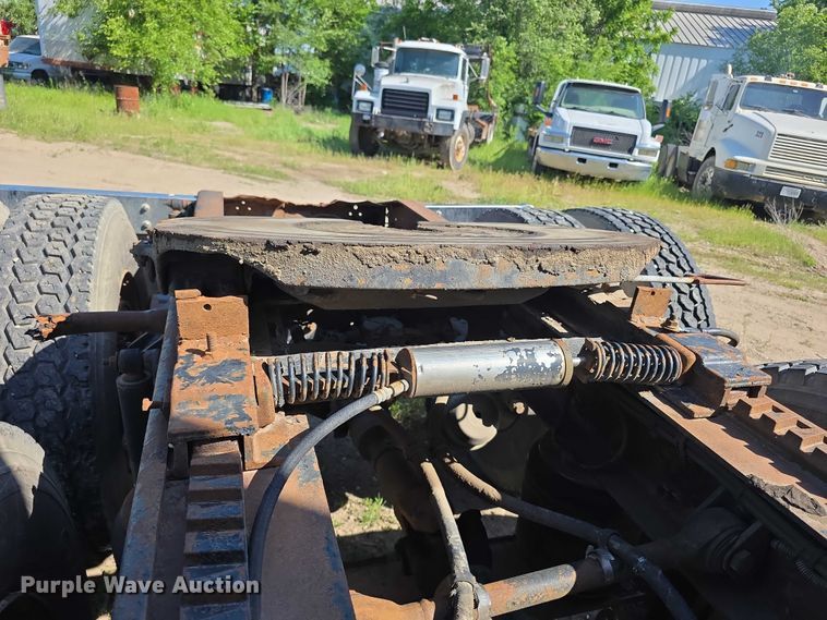 image for item FH6043 1999 Western Star 4900 semi truck