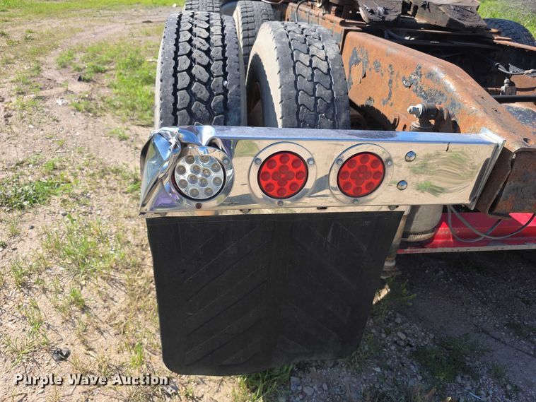 image for item FH6043 1999 Western Star 4900 semi truck