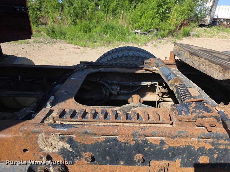 image for item FH6043 1999 Western Star 4900 semi truck