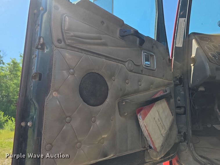 image for item FH6043 1999 Western Star 4900 semi truck