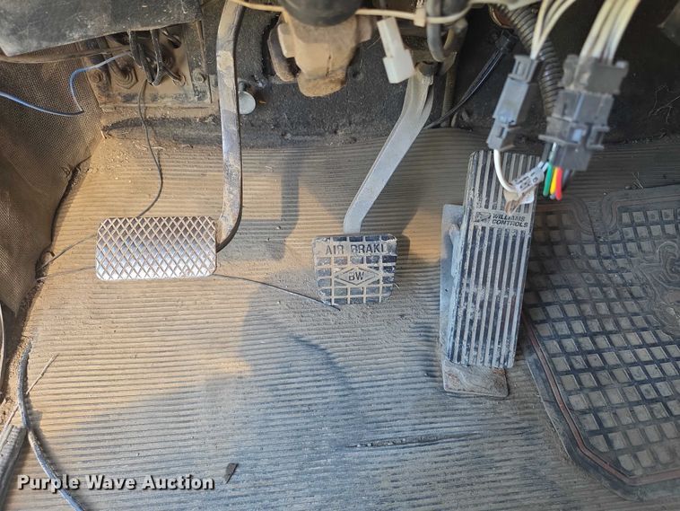 image for item FH6043 1999 Western Star 4900 semi truck