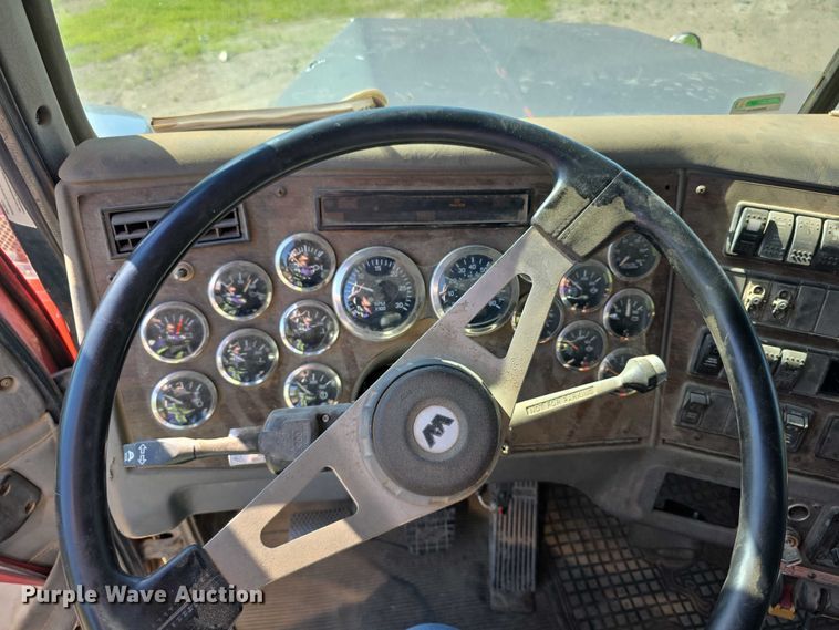 image for item FH6043 1999 Western Star 4900 semi truck