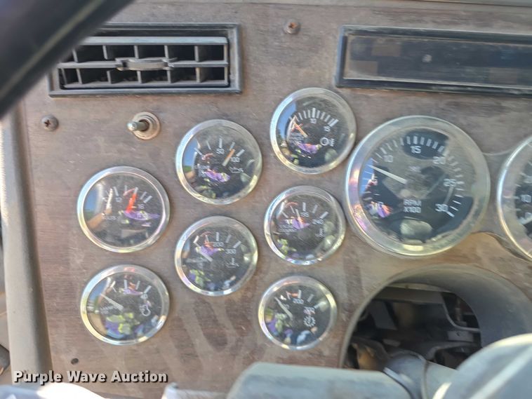 image for item FH6043 1999 Western Star 4900 semi truck