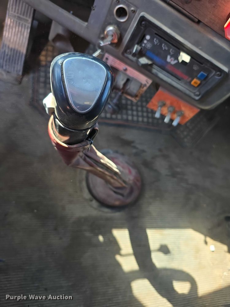 image for item FH6043 1999 Western Star 4900 semi truck