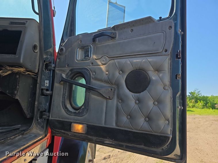 image for item FH6043 1999 Western Star 4900 semi truck