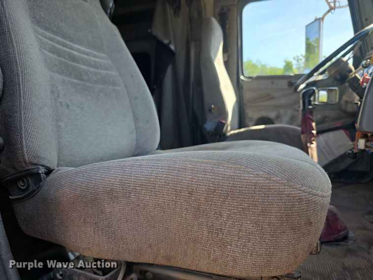 image for item FH6043 1999 Western Star 4900 semi truck