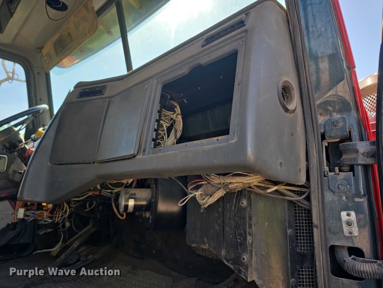 image for item FH6043 1999 Western Star 4900 semi truck