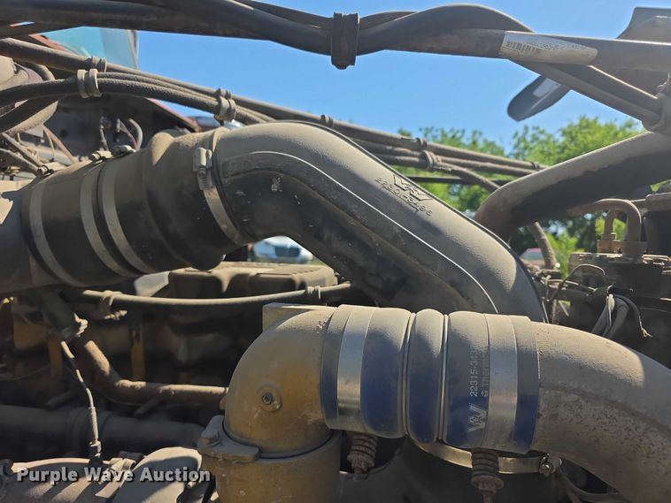 image for item FH6043 1999 Western Star 4900 semi truck