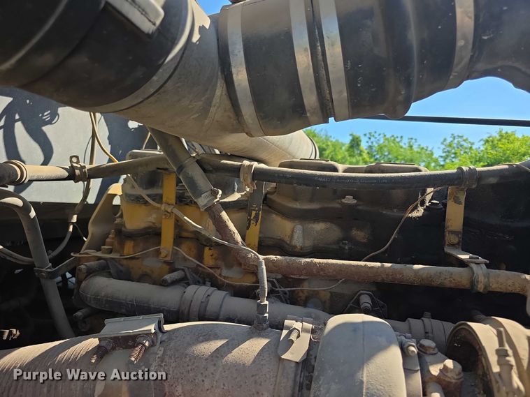 image for item FH6043 1999 Western Star 4900 semi truck