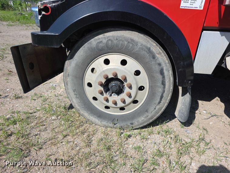 image for item FH6043 1999 Western Star 4900 semi truck