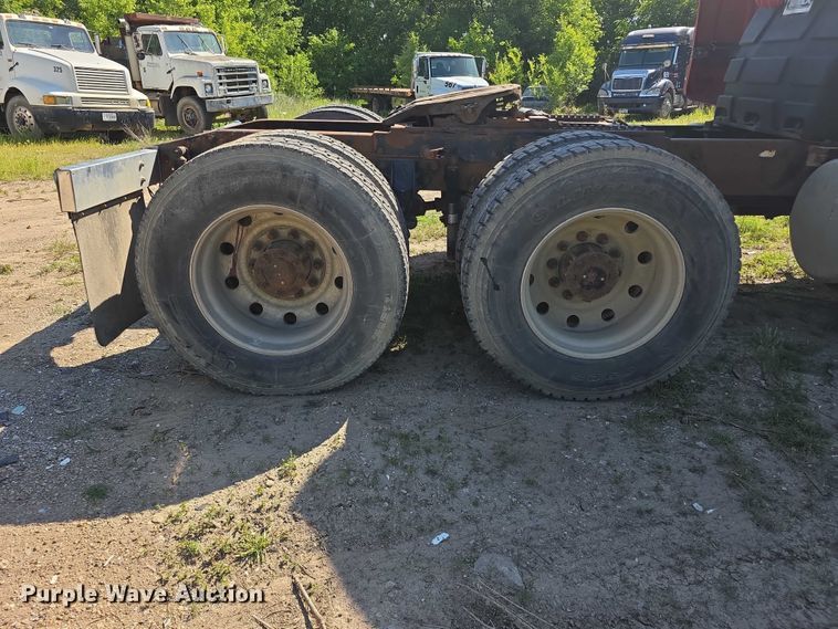 image for item FH6043 1999 Western Star 4900 semi truck