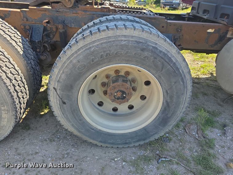 image for item FH6043 1999 Western Star 4900 semi truck