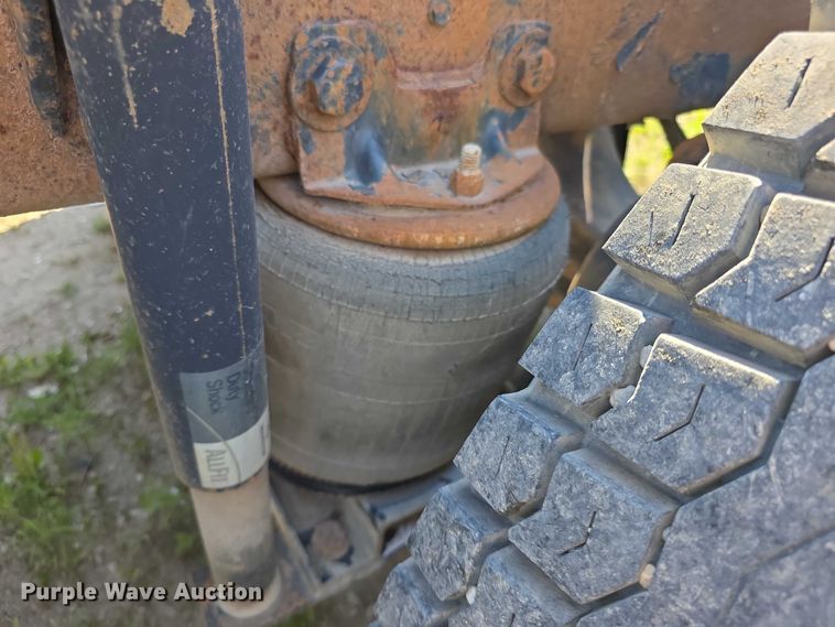image for item FH6043 1999 Western Star 4900 semi truck