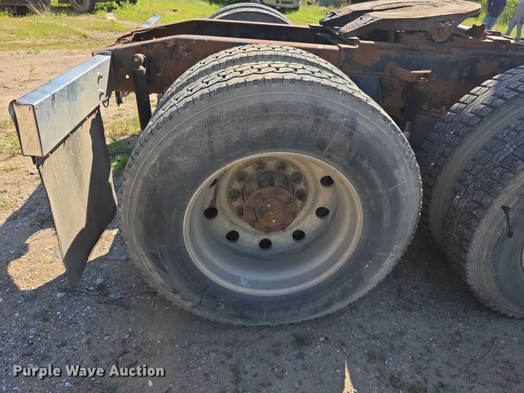 image for item FH6043 1999 Western Star 4900 semi truck