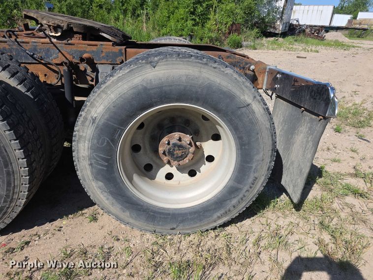 image for item FH6043 1999 Western Star 4900 semi truck