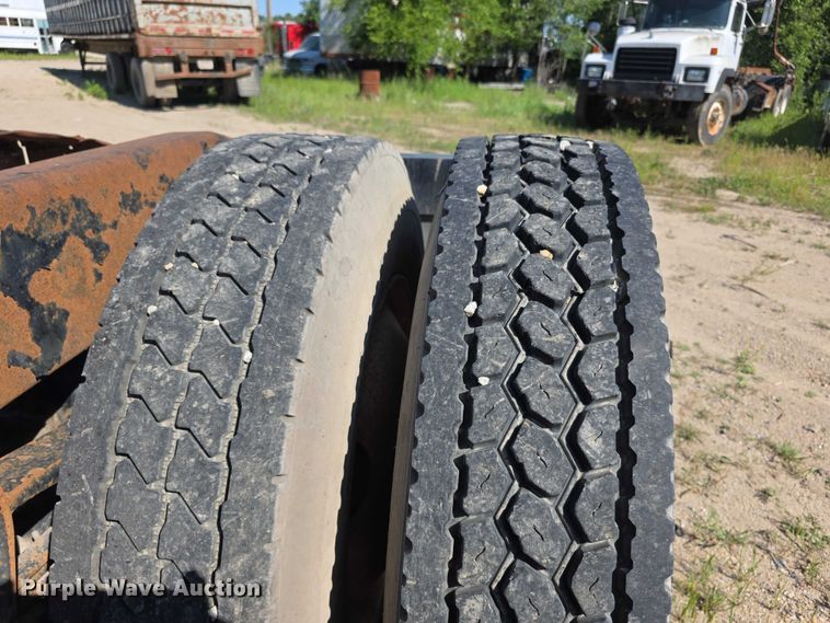 image for item FH6043 1999 Western Star 4900 semi truck