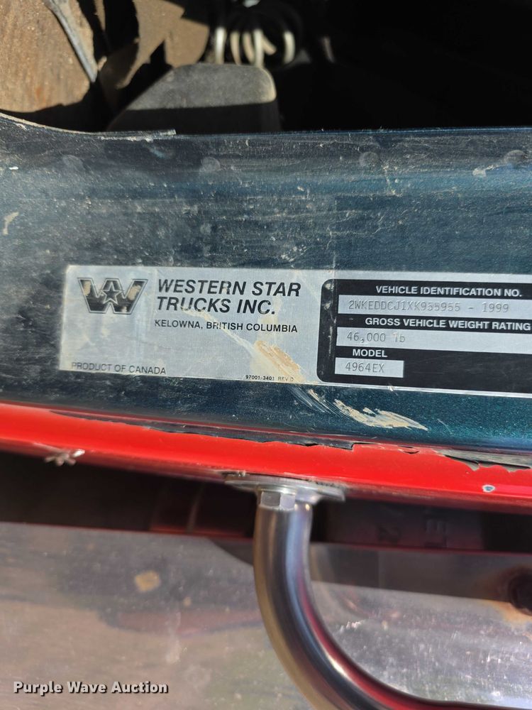 image for item FH6043 1999 Western Star 4900 semi truck