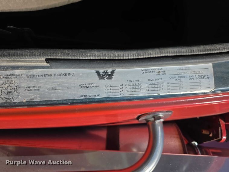 image for item FH6043 1999 Western Star 4900 semi truck
