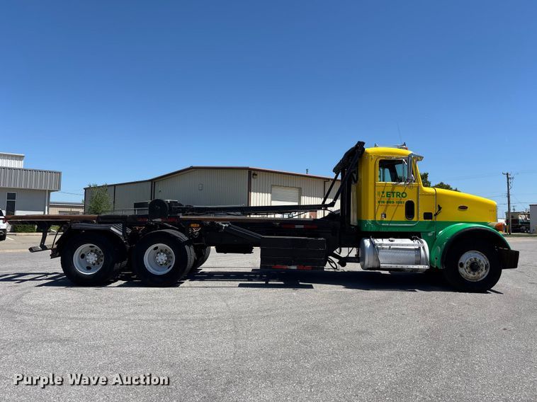 image for item FH7111 2002 Peterbilt 357 roll-off container truck