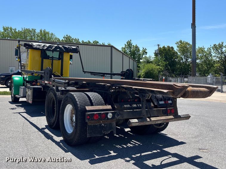 image for item FH7111 2002 Peterbilt 357 roll-off container truck