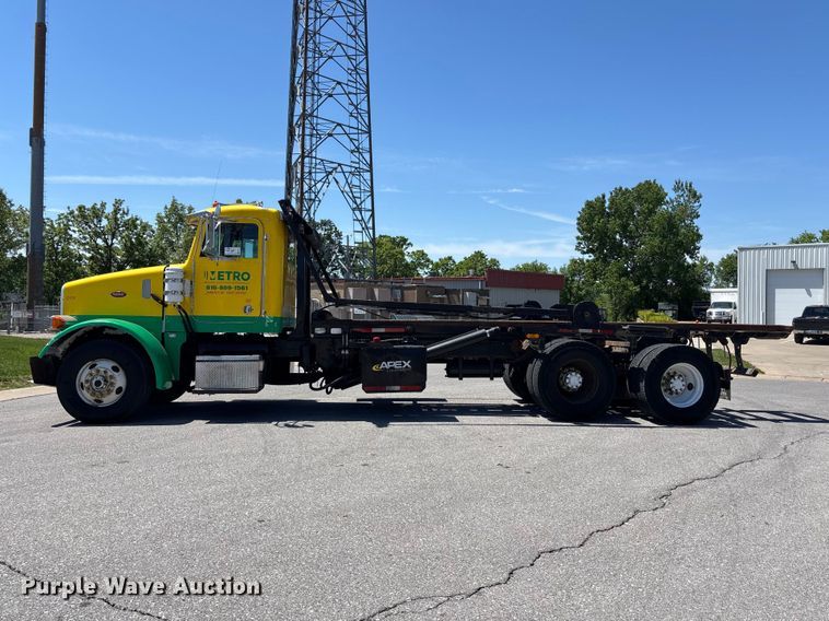 image for item FH7111 2002 Peterbilt 357 roll-off container truck