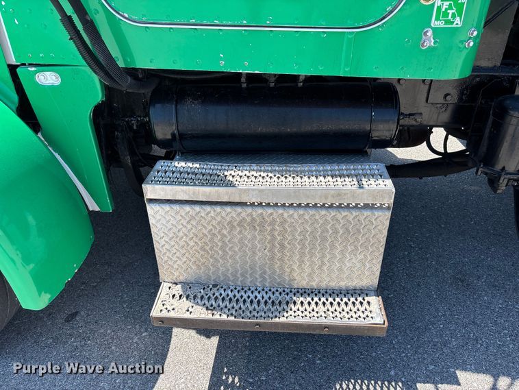 image for item FH7111 2002 Peterbilt 357 roll-off container truck