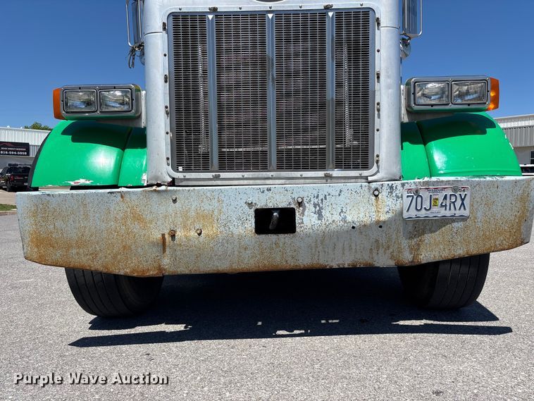 image for item FH7111 2002 Peterbilt 357 roll-off container truck