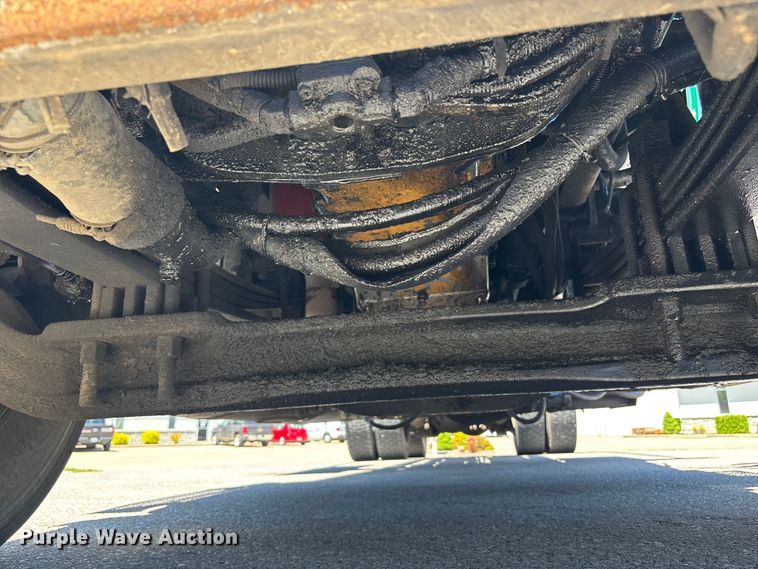 image for item FH7111 2002 Peterbilt 357 roll-off container truck