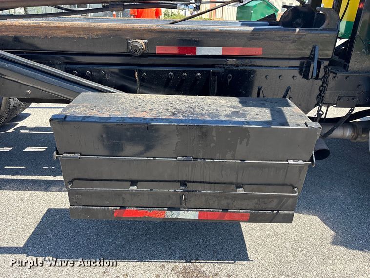 image for item FH7111 2002 Peterbilt 357 roll-off container truck