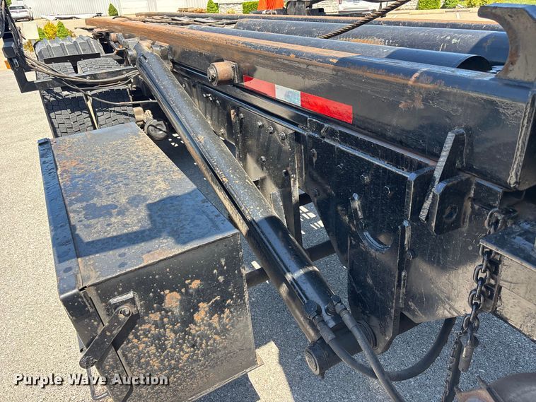 image for item FH7111 2002 Peterbilt 357 roll-off container truck