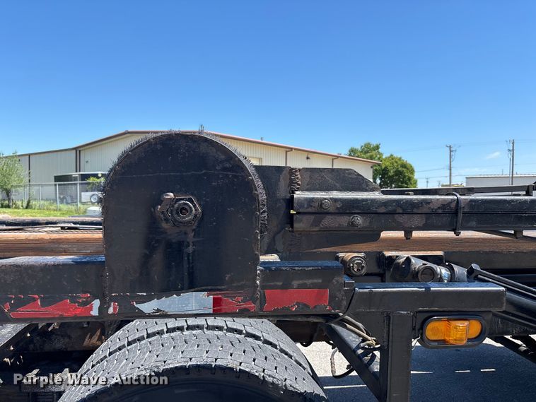 image for item FH7111 2002 Peterbilt 357 roll-off container truck