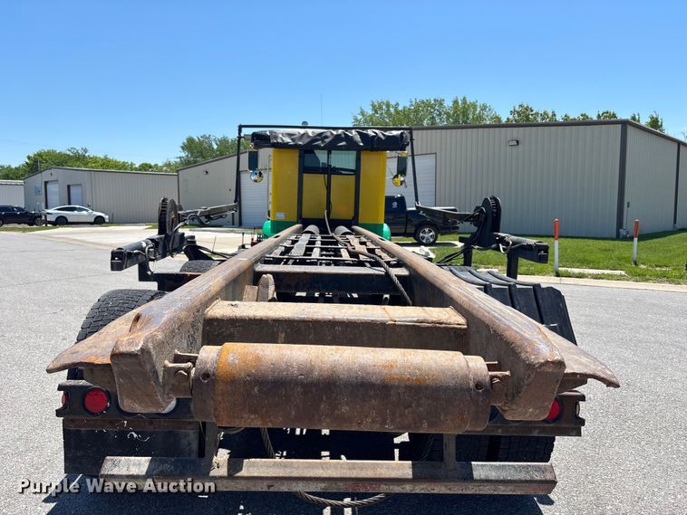 image for item FH7111 2002 Peterbilt 357 roll-off container truck