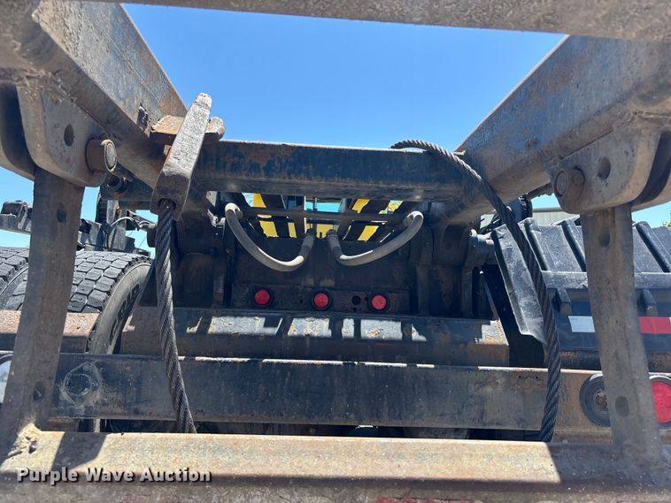 image for item FH7111 2002 Peterbilt 357 roll-off container truck