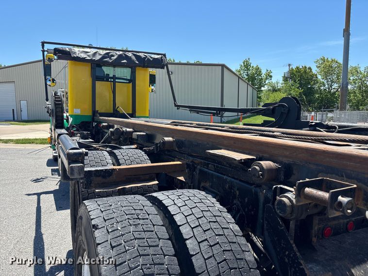 image for item FH7111 2002 Peterbilt 357 roll-off container truck
