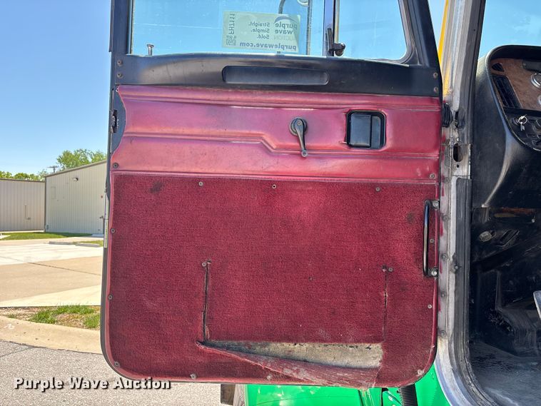 image for item FH7111 2002 Peterbilt 357 roll-off container truck