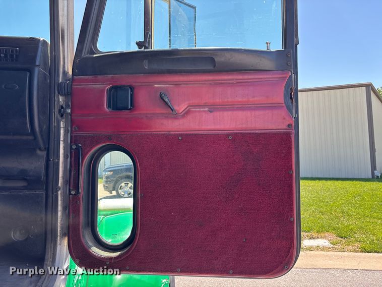 image for item FH7111 2002 Peterbilt 357 roll-off container truck