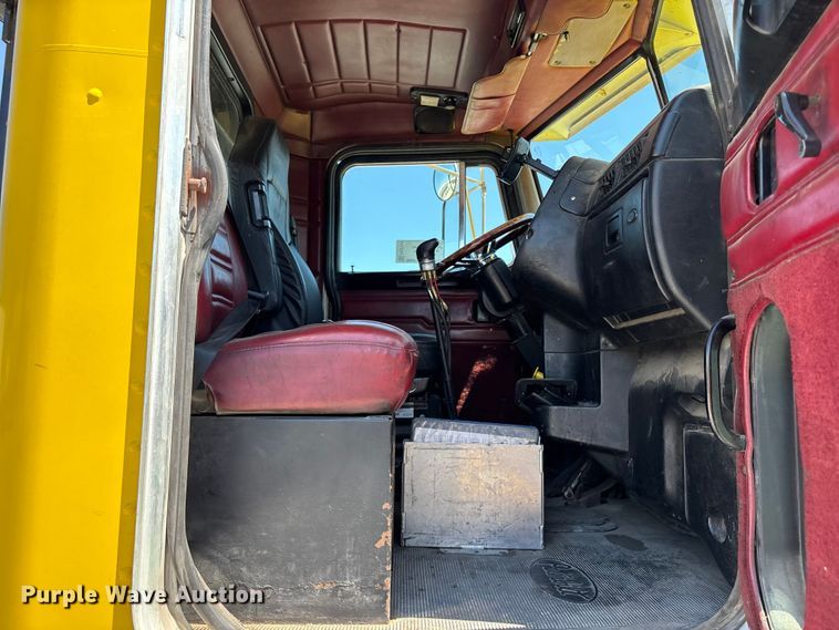 image for item FH7111 2002 Peterbilt 357 roll-off container truck