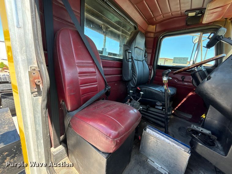 image for item FH7111 2002 Peterbilt 357 roll-off container truck