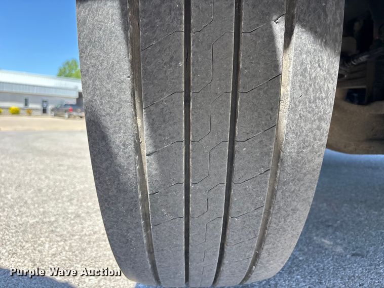 image for item FH7111 2002 Peterbilt 357 roll-off container truck