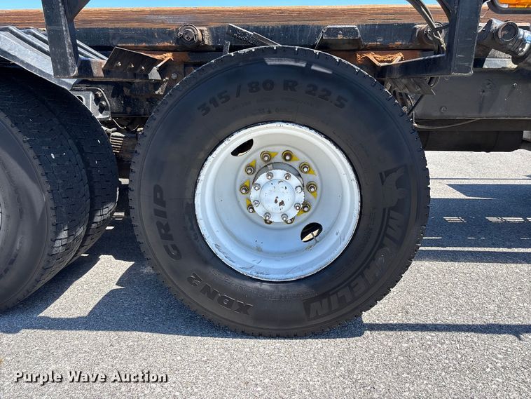 image for item FH7111 2002 Peterbilt 357 roll-off container truck