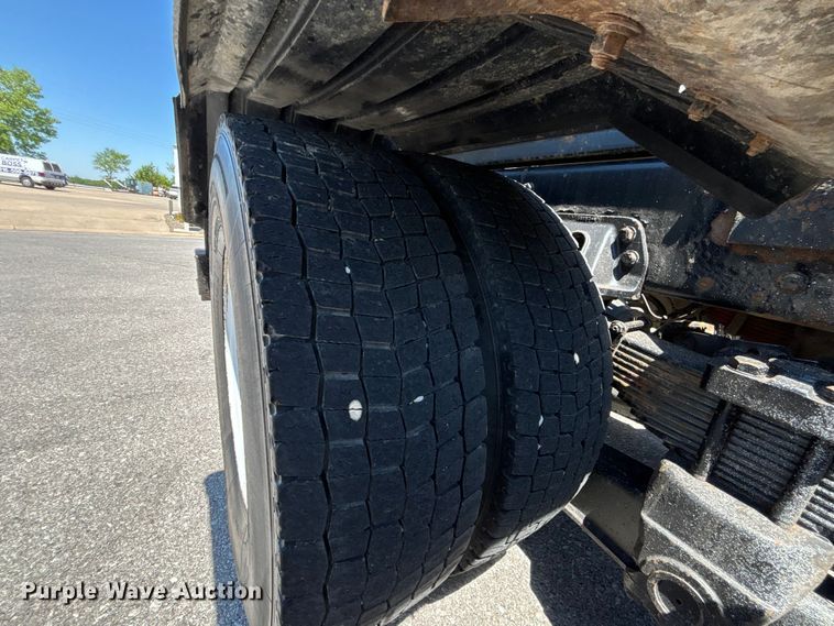 image for item FH7111 2002 Peterbilt 357 roll-off container truck
