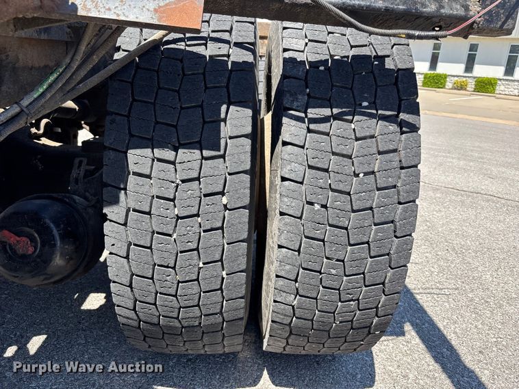 image for item FH7111 2002 Peterbilt 357 roll-off container truck