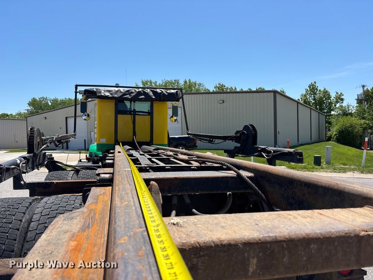 image for item FH7111 2002 Peterbilt 357 roll-off container truck