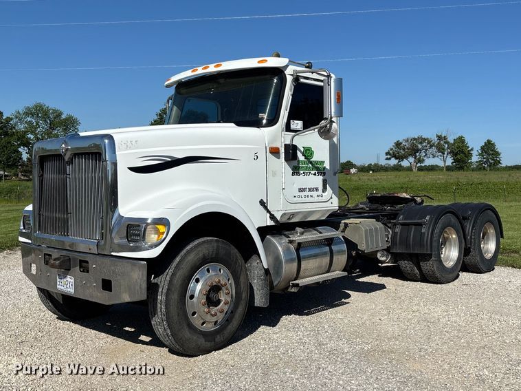 image for item FH7134 2007 International 5900i semi truck