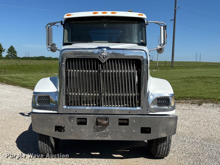image for item FH7134 2007 International 5900i semi truck