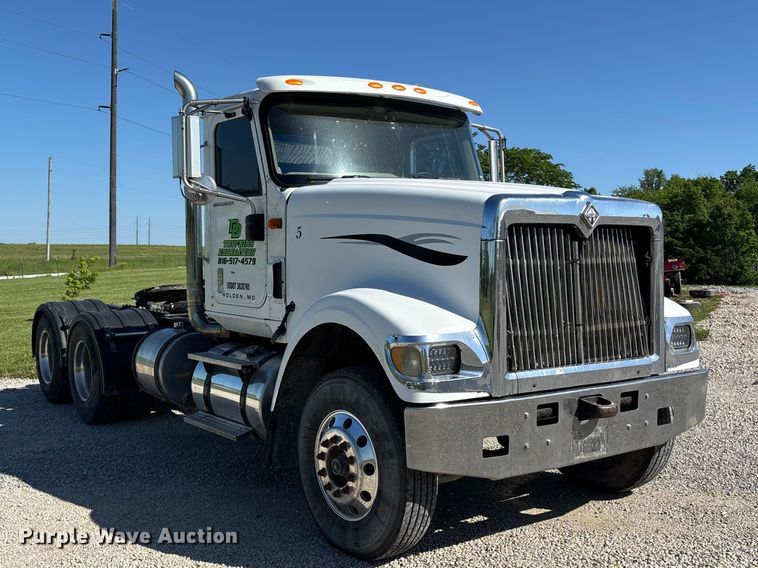 image for item FH7134 2007 International 5900i semi truck