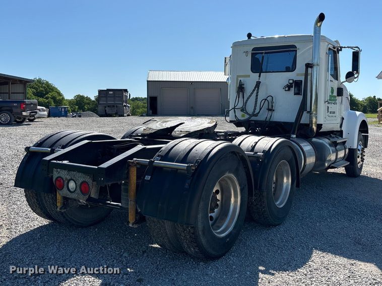 image for item FH7134 2007 International 5900i semi truck