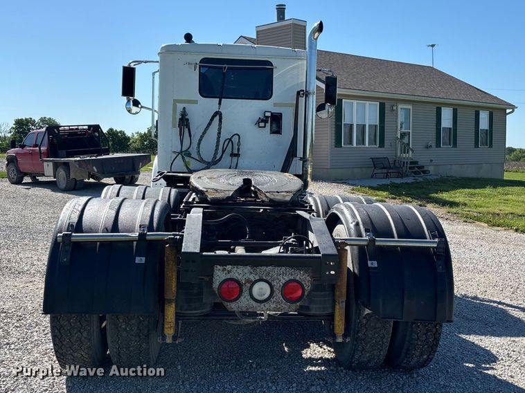 image for item FH7134 2007 International 5900i semi truck